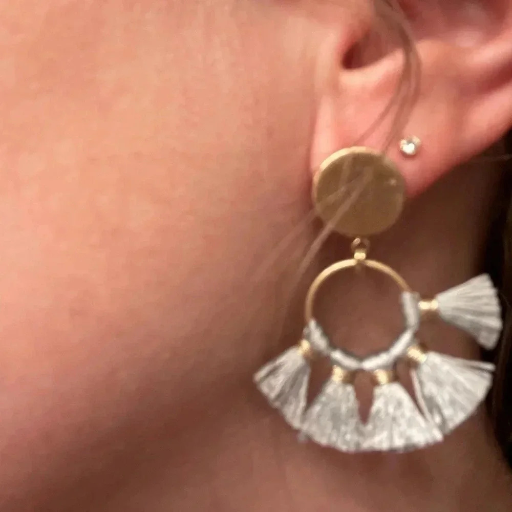 Statement Earrings Gold stud w/ grey-blue tassels - Picture 2 of 7